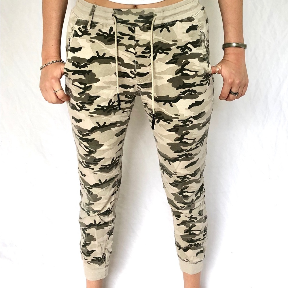 Pull & Bear Camo Pants